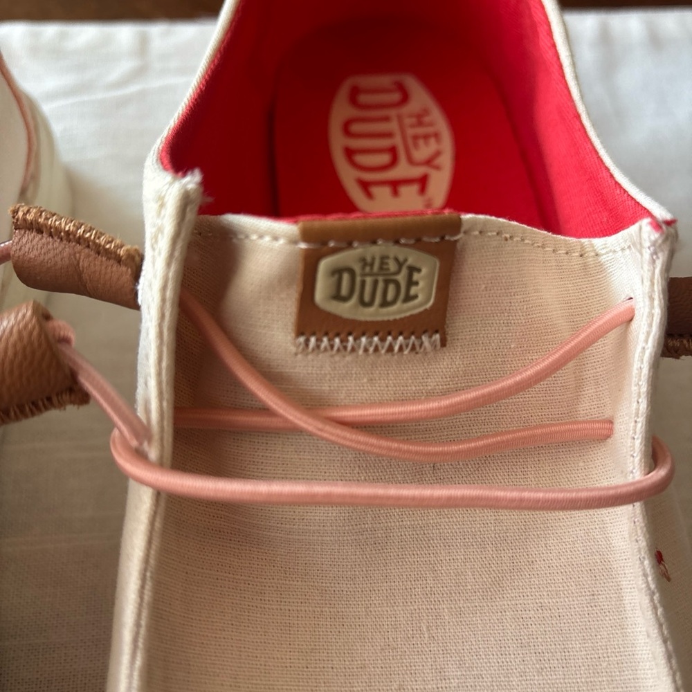 NWOB- HEYDUDE Wendy Chambray Boho Canvas Shoes for Ladies - Natural - Size 9 - Picture 5 of 8